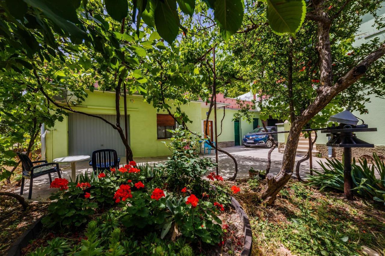 Apartments By The Sea Kastel Stari, Kastela - 14577 Eksteriør billede